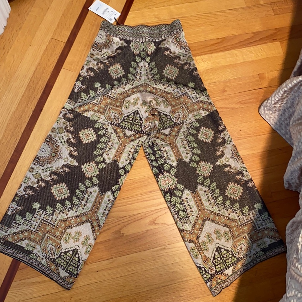 Printed Zara pants beige green and pastel colors in size small